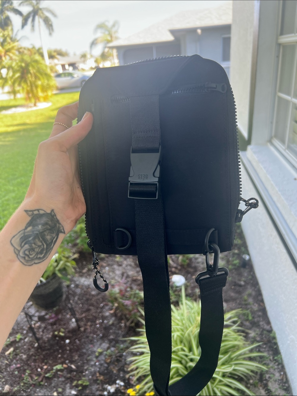 BEIS The Sport Sling in Black - Picture 6 of 7
